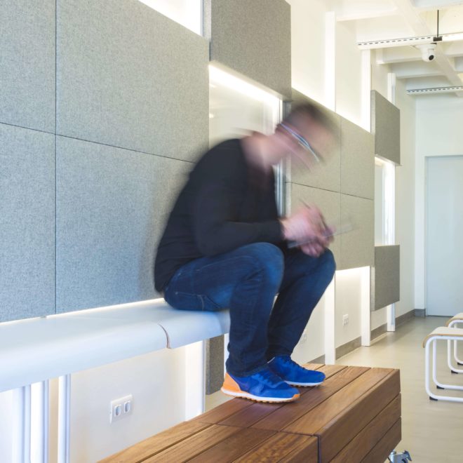 Acoustic wall panels for the acoustics in a classroom