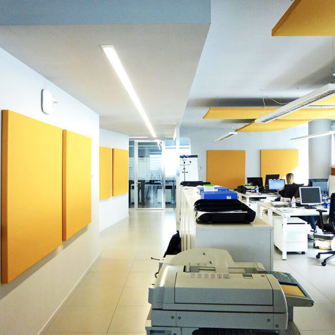 Comfort acustico negli uffici con pannelli fonoassorbenti gialli