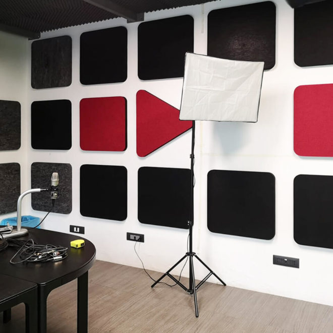 Insonorizzazione di una sala con i pannelli a parete colorati EasyFiber