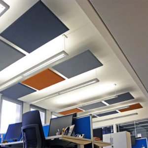 Pannelli acustici a soffitto in ufficio open space