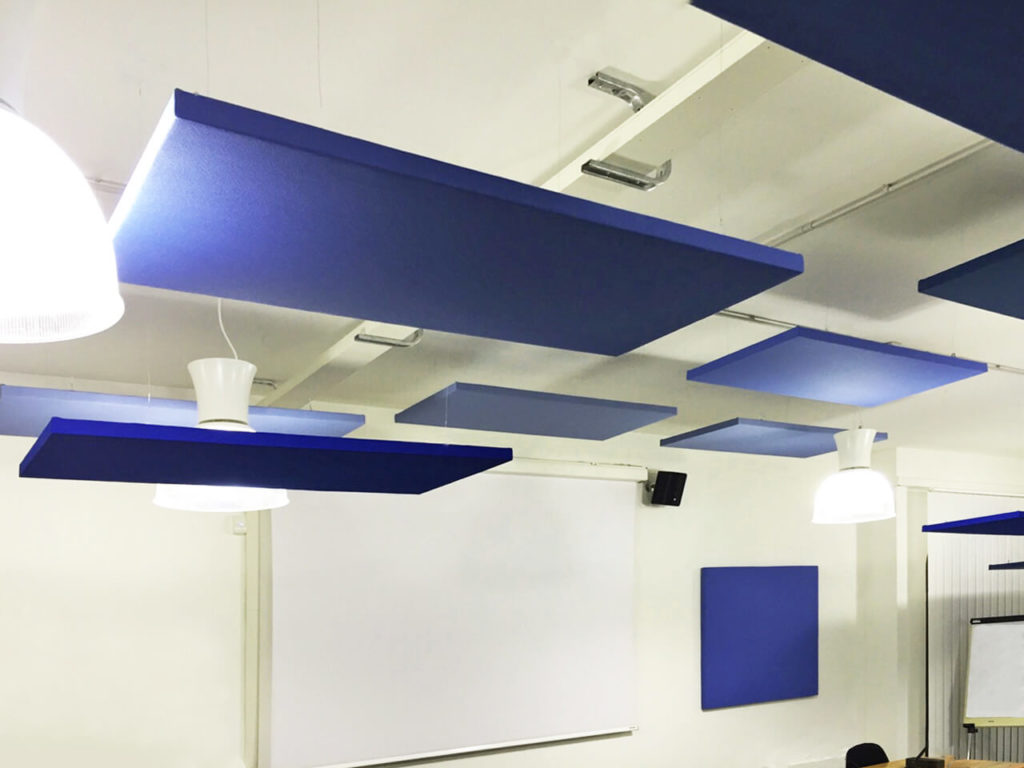 Pannelli fonoisolanti a soffitto e miglioramento acustico