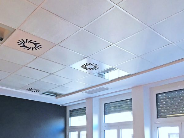 Faux plafond phonoabsorbant modulaire en fibre de polyester