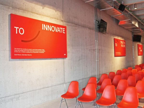 Panneaux acoustiques imprimes et personnalises pour espaces de travail