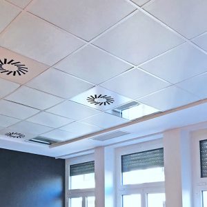 Modular sound absorbing false ceiling en polyester fiber
