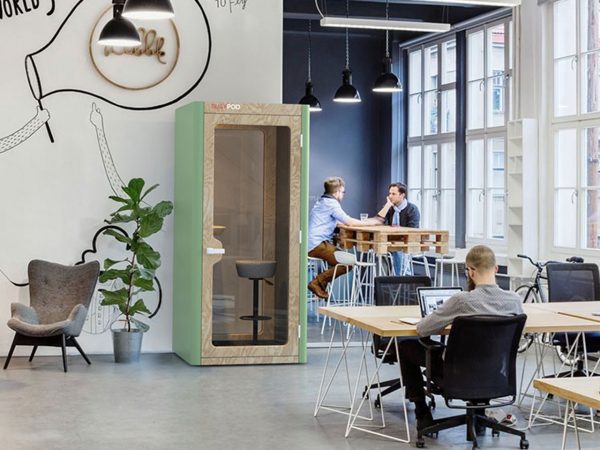 Phone booth avec parois verts pour espaces de design