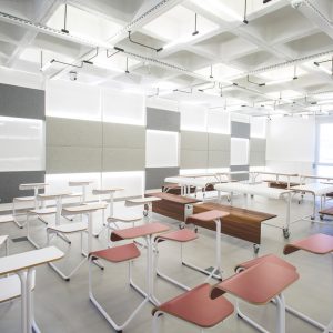 BuzziBlox pannelli acustici a parete e soffitto in aula universitaria