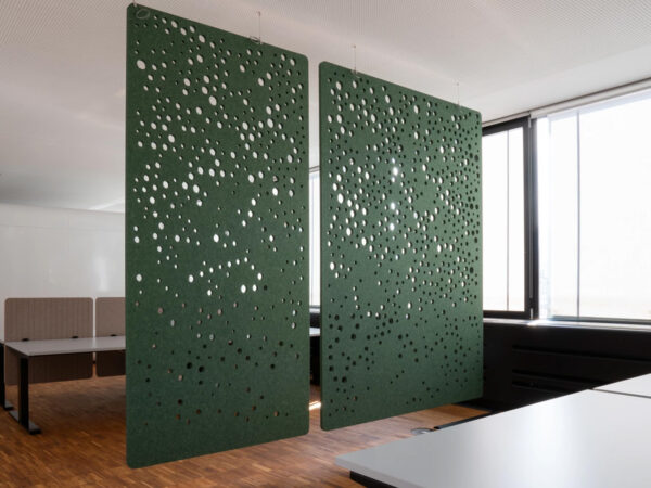 Separatori per ufficio sospesi a soffitto soluzione acustica