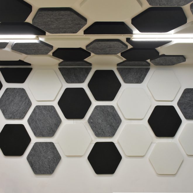 Hexagonal panels for the sound absorbing of a recording room