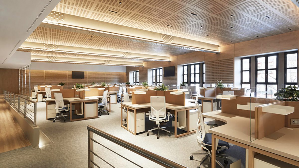 Acoustic comfort in offices with wooden ceiling covering