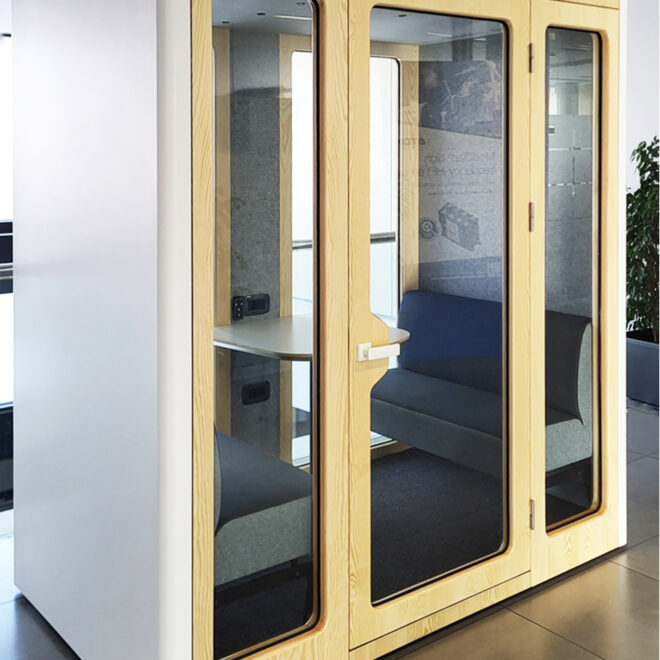 Cabina acústica para reuniones de trabajo en oficinas grande tamaño blanca